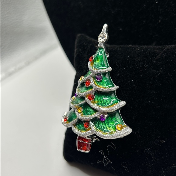 Macy’s Holiday Lane Festive Christmas Tree brooch with Multicolor Accents - Picture 9 of 9